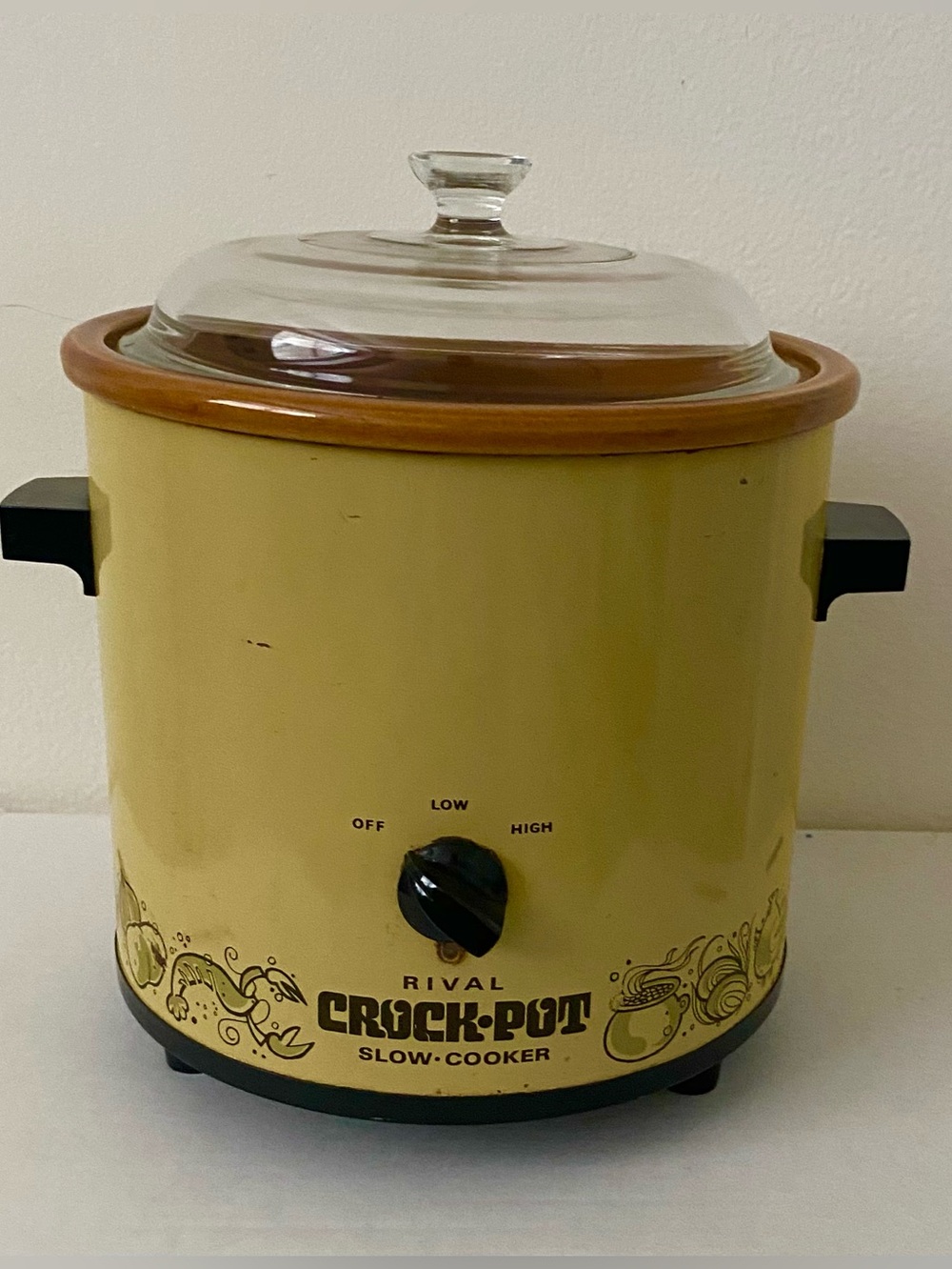 Vintage Rival Crock-Pot Harvest Gold Slow Cooker. 3.5 Qt.
